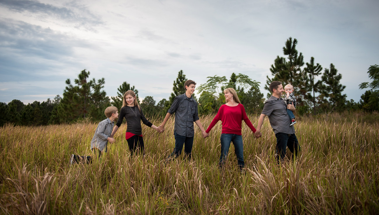 https://www.cricketsphoto.com/wp-content/uploads/2016/10/orlando-family-portrait-h1.jpg